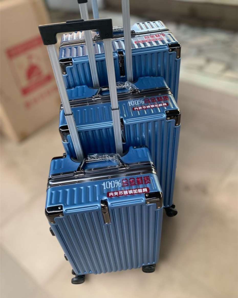 066b53939d09fa17b15e0b0ec060571d7cf233f1.jpeg Luxury 3sets Traveling Box - Image 1