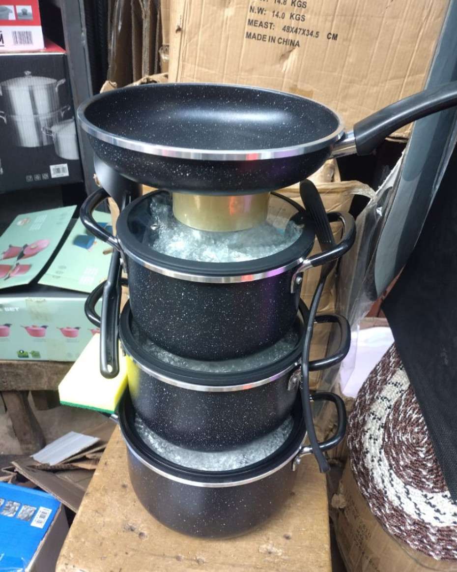 613030faf7091be08e27aaa4644f3c0302a20c58.jpeg The impressive queen time first silicon rimmed Nonstick cookware . - Image 1