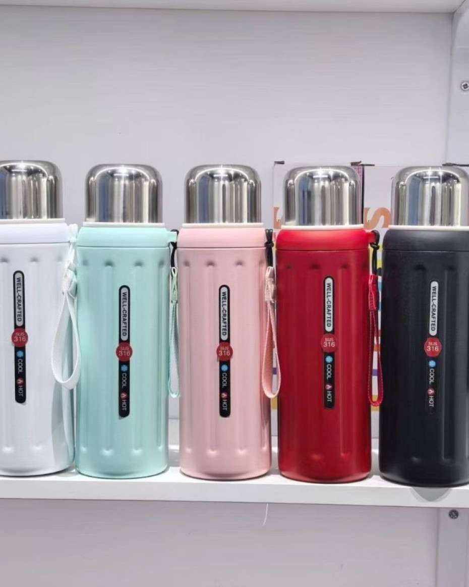 9095a4181446f626c39f47b490c21334abc7b178.jpeg Quality 800ml stainless steel vacuum hot cold flask modern design with filter grip. - Image 1