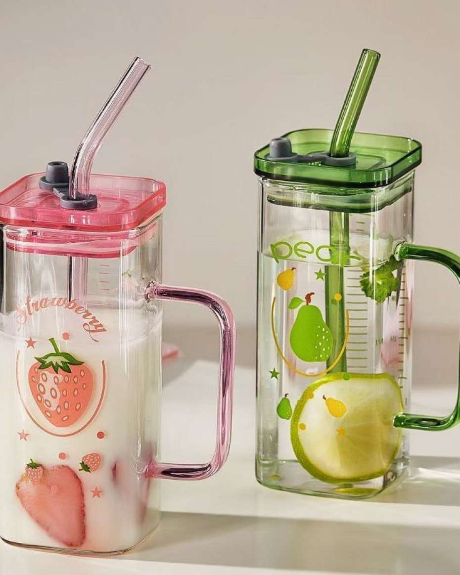 c15f66e3c48105fc9db2cec134eb472568db1bc6.jpeg Glass square cup - Image 1