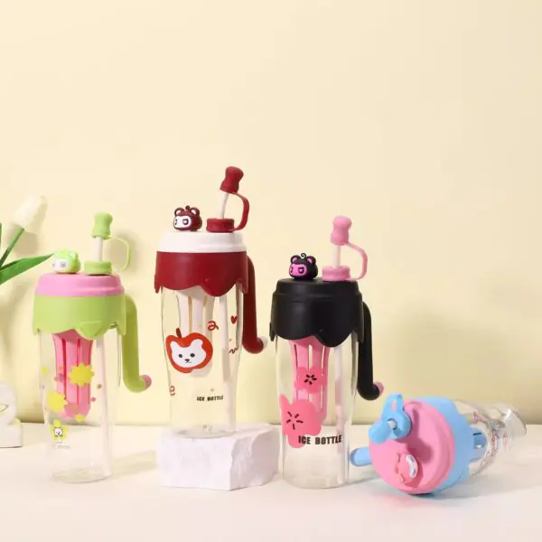 Dopamine-style plastic water bottle, cute children's straw cup with carrying strap.